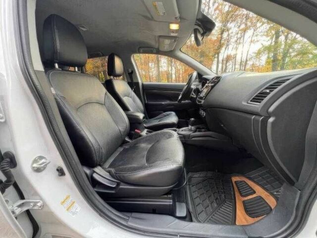 Білий Міцубісі Аутлендер, об'ємом двигуна 2.4 л та пробігом 98 тис. км за 4700 $, фото 12 на Automoto.ua