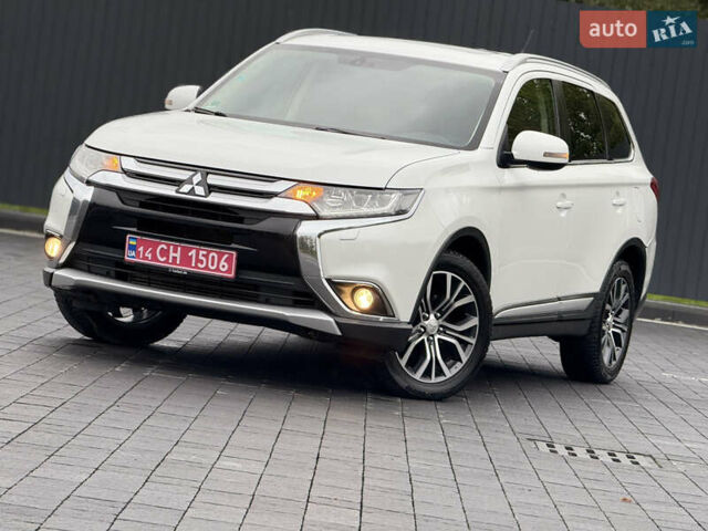 Мицубиси Аутлендер 2016 в Самборе на Automoto.ua Белый Мицубиси Аутлендер, объемом двигателя 2.23 л и пробегом 215 тыс. км за 17500 $, фото 20 на Automoto.ua