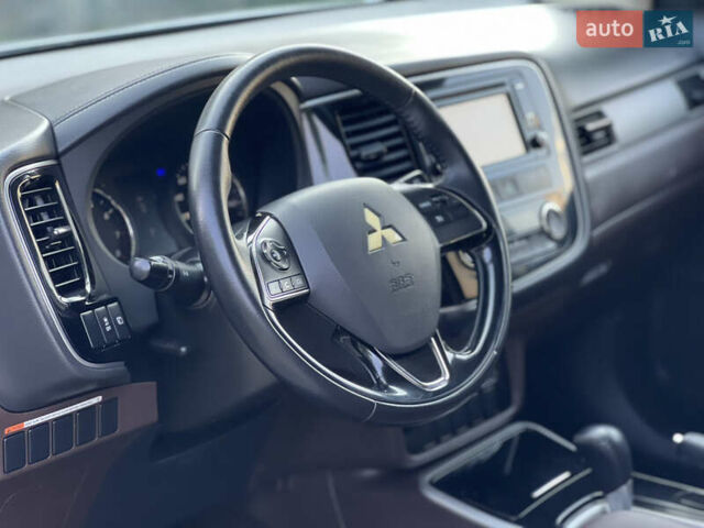 Білий Міцубісі Аутлендер, об'ємом двигуна 2.36 л та пробігом 218 тис. км за 13500 $, фото 42 на Automoto.ua