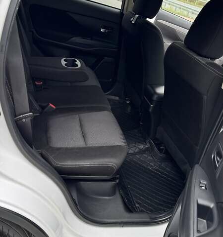 Белый Мицубиси Аутлендер, объемом двигателя 2.2 л и пробегом 199 тыс. км за 17999 $, фото 30 на Automoto.ua