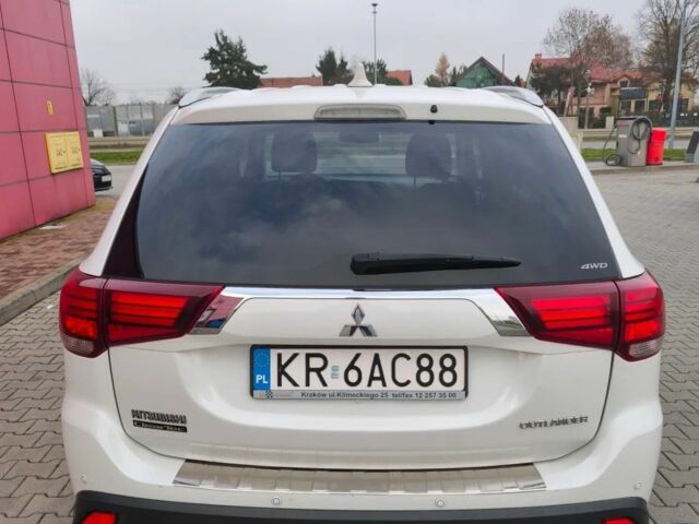 Белый Мицубиси Аутлендер, объемом двигателя 2 л и пробегом 135 тыс. км за 10200 $, фото 6 на Automoto.ua