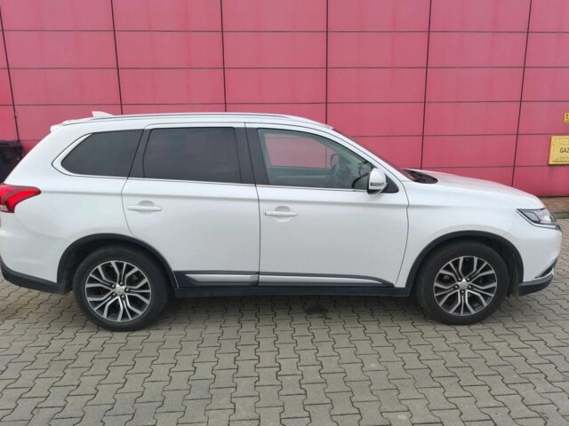 Белый Мицубиси Аутлендер, объемом двигателя 2 л и пробегом 135 тыс. км за 10200 $, фото 2 на Automoto.ua