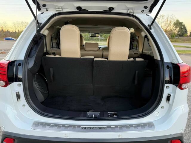 Белый Мицубиси Аутлендер, объемом двигателя 3 л и пробегом 78 тыс. км за 9900 $, фото 14 на Automoto.ua