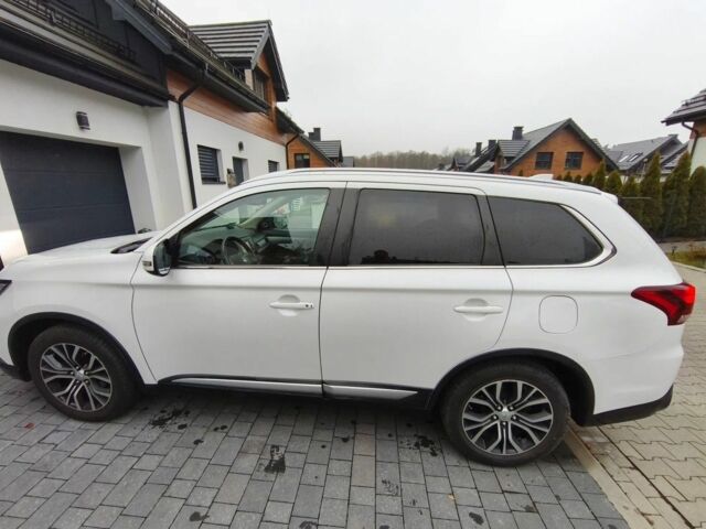 Белый Мицубиси Аутлендер, объемом двигателя 2 л и пробегом 135 тыс. км за 10200 $, фото 5 на Automoto.ua