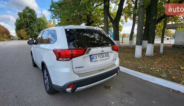 Мицубиси Аутлендер 2016 в Полтаве на Automoto.ua Белый Мицубиси Аутлендер, объемом двигателя 2.36 л и пробегом 240 тыс. км за 14000 $, фото 1 на Automoto.ua