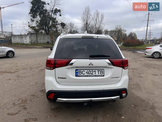 Білий Міцубісі Аутлендер, об'ємом двигуна 2.27 л та пробігом 145 тис. км за 18200 $, фото 4 на Automoto.ua