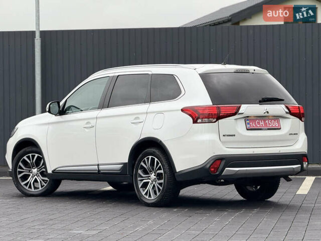 Мицубиси Аутлендер 2016 в Самборе на Automoto.ua Белый Мицубиси Аутлендер, объемом двигателя 2.23 л и пробегом 215 тыс. км за 17500 $, фото 33 на Automoto.ua
