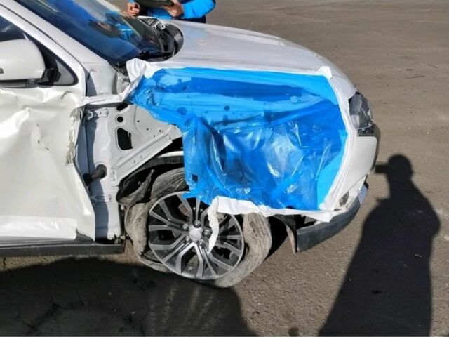 Белый Мицубиси Аутлендер, объемом двигателя 3 л и пробегом 177 тыс. км за 8900 $, фото 3 на Automoto.ua