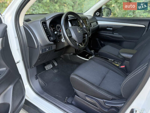 Белый Мицубиси Аутлендер, объемом двигателя 2.2 л и пробегом 240 тыс. км за 17999 $, фото 19 на Automoto.ua