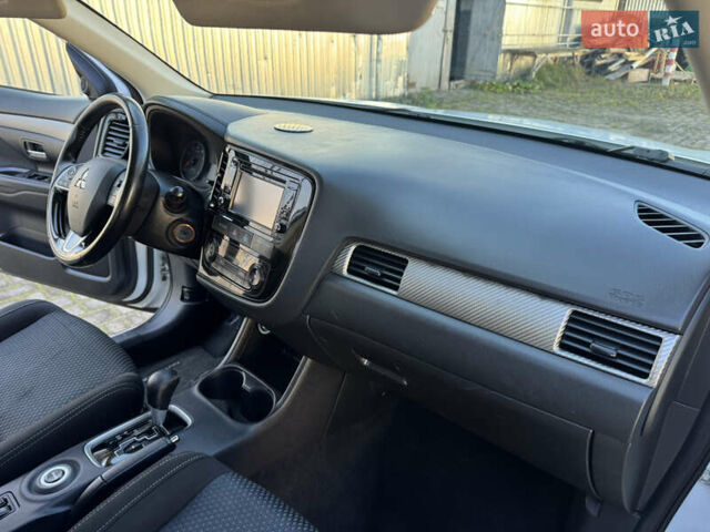 Білий Міцубісі Аутлендер, об'ємом двигуна 2.4 л та пробігом 178 тис. км за 12750 $, фото 48 на Automoto.ua