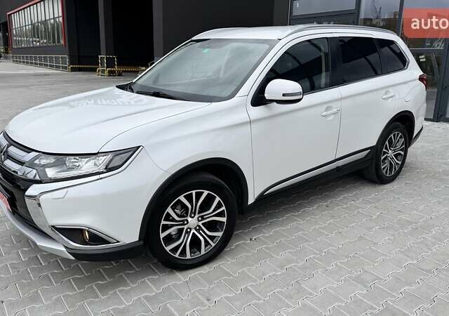 Белый Мицубиси Аутлендер, объемом двигателя 2.2 л и пробегом 199 тыс. км за 17999 $, фото 2 на Automoto.ua