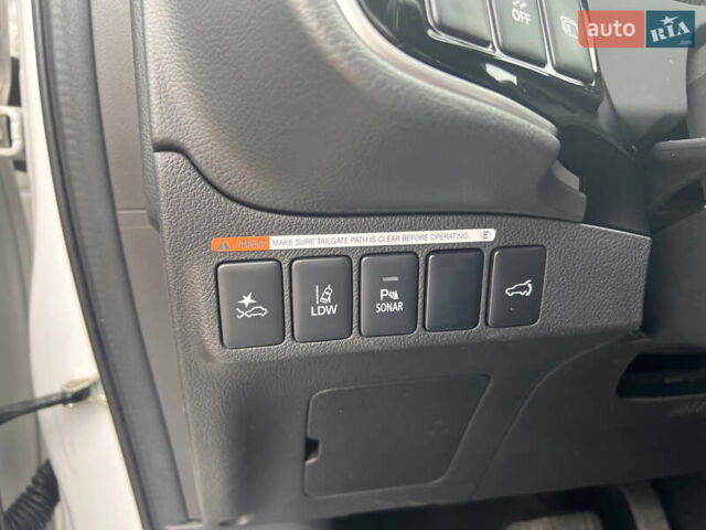 Білий Міцубісі Аутлендер, об'ємом двигуна 2.27 л та пробігом 145 тис. км за 18200 $, фото 16 на Automoto.ua