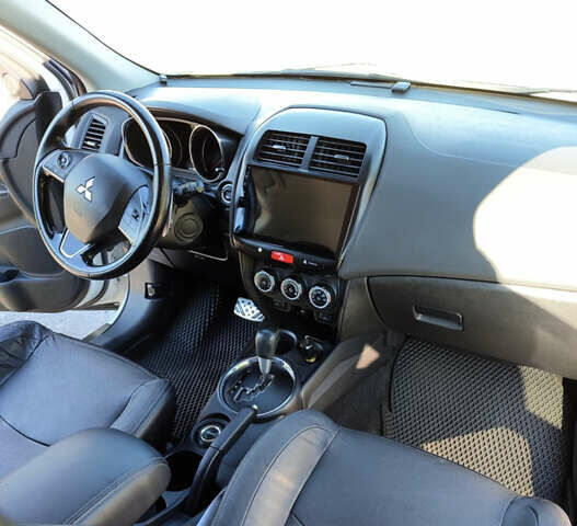 Білий Міцубісі Аутлендер, об'ємом двигуна 2.36 л та пробігом 133 тис. км за 13900 $, фото 8 на Automoto.ua