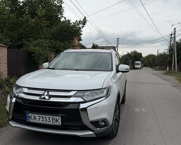 Білий Міцубісі Аутлендер, об'ємом двигуна 2.36 л та пробігом 134 тис. км за 19999 $, фото 5 на Automoto.ua