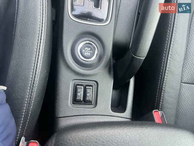 Білий Міцубісі Аутлендер, об'ємом двигуна 3 л та пробігом 157 тис. км за 16900 $, фото 5 на Automoto.ua