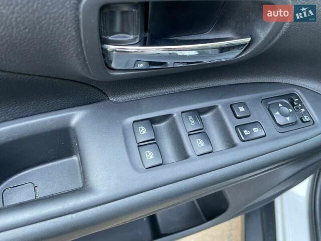 Белый Мицубиси Аутлендер, объемом двигателя 3 л и пробегом 115 тыс. км за 15300 $, фото 16 на Automoto.ua