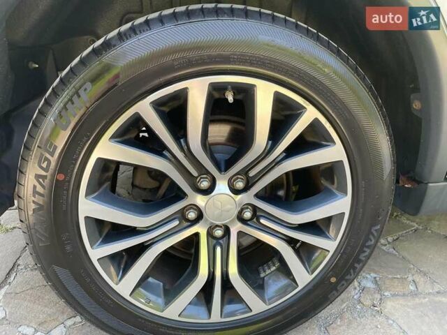 Белый Мицубиси Аутлендер, объемом двигателя 3 л и пробегом 115 тыс. км за 15300 $, фото 15 на Automoto.ua