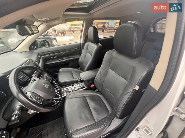 Білий Міцубісі Аутлендер, об'ємом двигуна 2.27 л та пробігом 145 тис. км за 18200 $, фото 14 на Automoto.ua