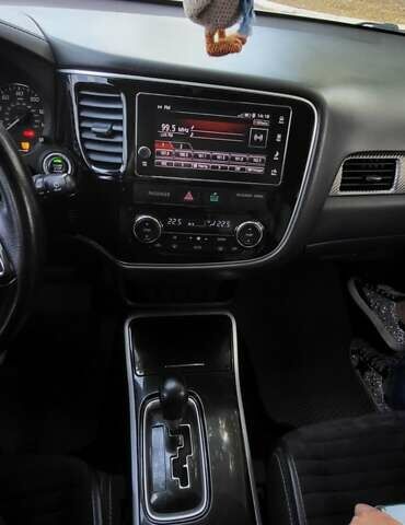 Мицубиси Аутлендер 2016 в Полтаве на Automoto.ua Белый Мицубиси Аутлендер, объемом двигателя 2.36 л и пробегом 240 тыс. км за 14000 $, фото 15 на Automoto.ua