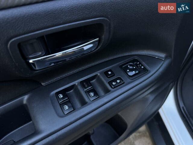 Білий Міцубісі Аутлендер, об'ємом двигуна 2.4 л та пробігом 178 тис. км за 12750 $, фото 37 на Automoto.ua