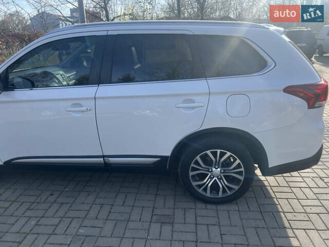 Білий Міцубісі Аутлендер, об'ємом двигуна 3 л та пробігом 157 тис. км за 16900 $, фото 1 на Automoto.ua