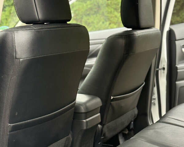 Білий Міцубісі Аутлендер, об'ємом двигуна 2.23 л та пробігом 215 тис. км за 17550 $, фото 70 на Automoto.ua