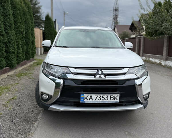 Білий Міцубісі Аутлендер, об'ємом двигуна 2.36 л та пробігом 134 тис. км за 19999 $, фото 20 на Automoto.ua