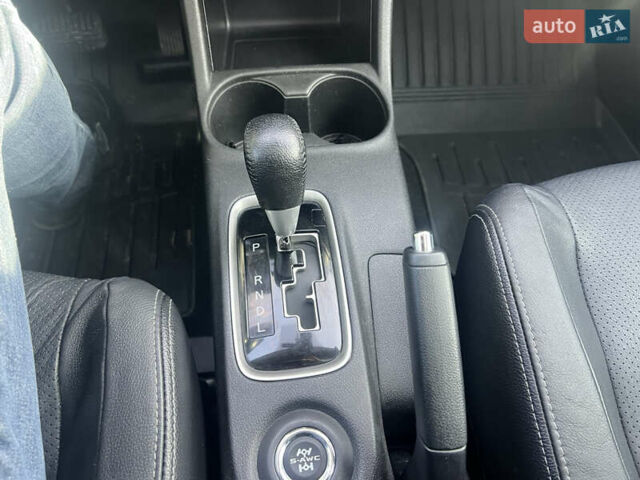 Білий Міцубісі Аутлендер, об'ємом двигуна 3 л та пробігом 157 тис. км за 16900 $, фото 6 на Automoto.ua