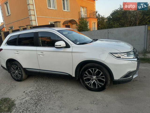 Белый Мицубиси Аутлендер, объемом двигателя 2.3 л и пробегом 180 тыс. км за 16000 $, фото 8 на Automoto.ua