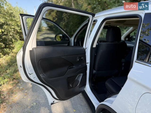 Белый Мицубиси Аутлендер, объемом двигателя 2.2 л и пробегом 240 тыс. км за 17999 $, фото 23 на Automoto.ua