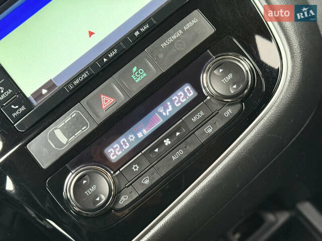 Білий Міцубісі Аутлендер, об'ємом двигуна 2.23 л та пробігом 215 тис. км за 17550 $, фото 38 на Automoto.ua