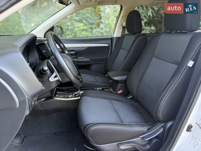 Белый Мицубиси Аутлендер, объемом двигателя 2.2 л и пробегом 240 тыс. км за 17999 $, фото 21 на Automoto.ua