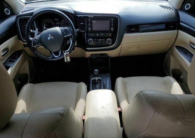 Білий Міцубісі Аутлендер, об'ємом двигуна 3 л та пробігом 177 тис. км за 8900 $, фото 7 на Automoto.ua