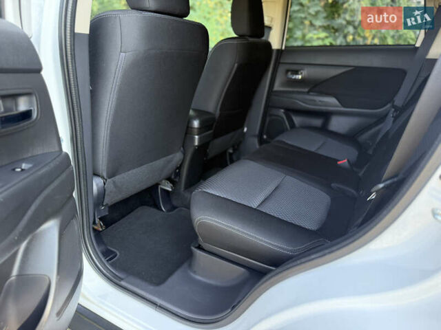 Белый Мицубиси Аутлендер, объемом двигателя 2.2 л и пробегом 240 тыс. км за 17999 $, фото 24 на Automoto.ua