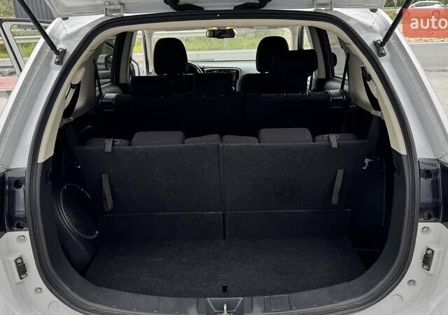 Белый Мицубиси Аутлендер, объемом двигателя 2.2 л и пробегом 199 тыс. км за 17999 $, фото 25 на Automoto.ua