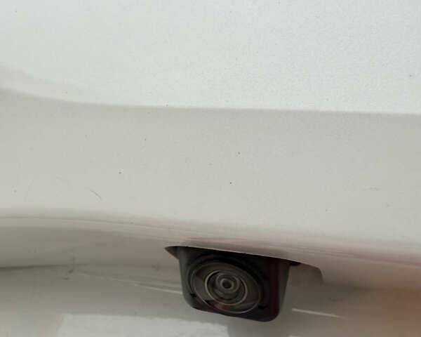 Мицубиси Аутлендер 2016 в Самборе на Automoto.ua Белый Мицубиси Аутлендер, объемом двигателя 2.23 л и пробегом 215 тыс. км за 17500 $, фото 89 на Automoto.ua