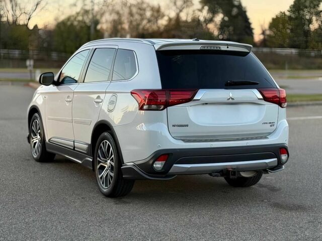 Белый Мицубиси Аутлендер, объемом двигателя 3 л и пробегом 78 тыс. км за 9900 $, фото 6 на Automoto.ua