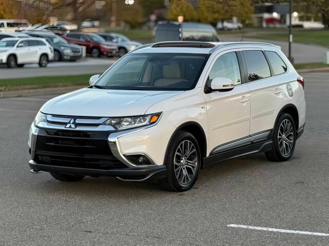 Белый Мицубиси Аутлендер, объемом двигателя 3 л и пробегом 78 тыс. км за 9900 $, фото 2 на Automoto.ua