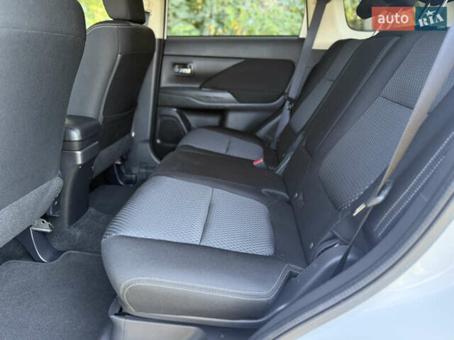 Белый Мицубиси Аутлендер, объемом двигателя 2.2 л и пробегом 240 тыс. км за 17999 $, фото 25 на Automoto.ua