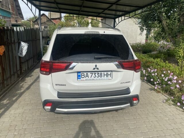 Мицубиси Аутлендер 2016 в Кропивницком (Кировограде) на Automoto.ua Белый Мицубиси Аутлендер, объемом двигателя 2.4 л и пробегом 140 тыс. км за 14000 $, фото 2 на Automoto.ua