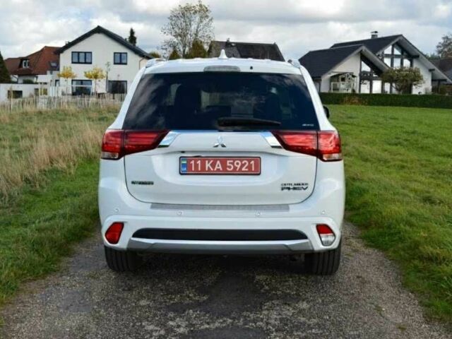 Білий Міцубісі Аутлендер, об'ємом двигуна 2 л та пробігом 164 тис. км за 16900 $, фото 2 на Automoto.ua