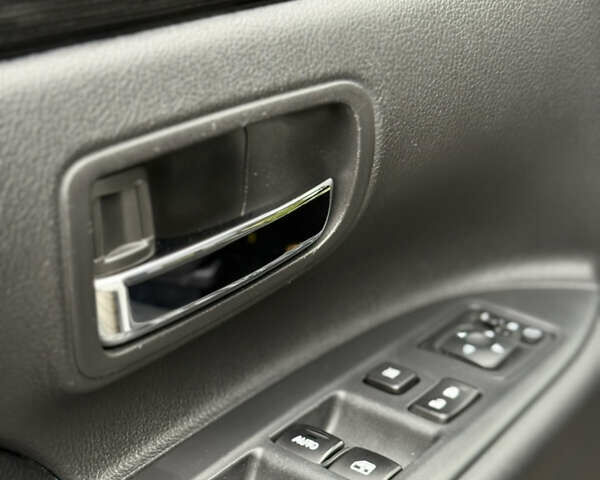 Білий Міцубісі Аутлендер, об'ємом двигуна 2.23 л та пробігом 215 тис. км за 17550 $, фото 58 на Automoto.ua