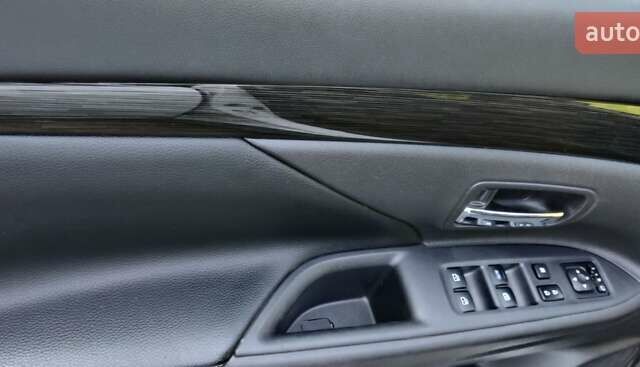 Белый Мицубиси Аутлендер, объемом двигателя 3 л и пробегом 115 тыс. км за 15300 $, фото 1 на Automoto.ua