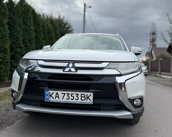 Білий Міцубісі Аутлендер, об'ємом двигуна 2.36 л та пробігом 134 тис. км за 19999 $, фото 23 на Automoto.ua