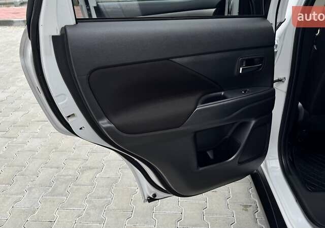 Белый Мицубиси Аутлендер, объемом двигателя 2.2 л и пробегом 199 тыс. км за 17999 $, фото 23 на Automoto.ua