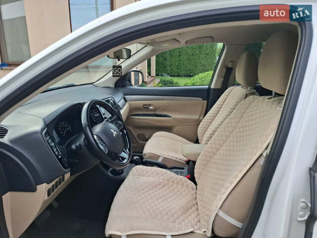 Белый Мицубиси Аутлендер, объемом двигателя 2.4 л и пробегом 145 тыс. км за 14900 $, фото 8 на Automoto.ua