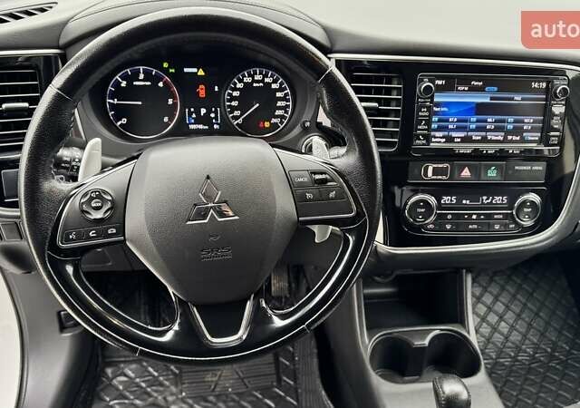 Белый Мицубиси Аутлендер, объемом двигателя 2.2 л и пробегом 199 тыс. км за 17999 $, фото 18 на Automoto.ua