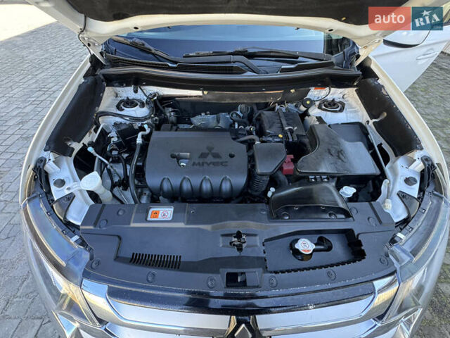 Білий Міцубісі Аутлендер, об'ємом двигуна 2.4 л та пробігом 178 тис. км за 12750 $, фото 57 на Automoto.ua