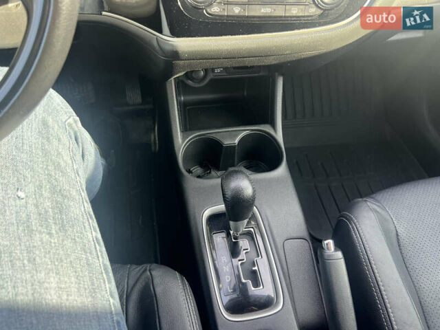 Білий Міцубісі Аутлендер, об'ємом двигуна 3 л та пробігом 157 тис. км за 16900 $, фото 25 на Automoto.ua