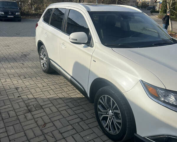 Білий Міцубісі Аутлендер, об'ємом двигуна 3 л та пробігом 157 тис. км за 16900 $, фото 3 на Automoto.ua